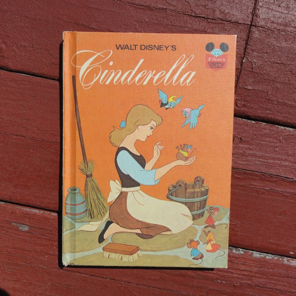 Cinderella Walt Disney 1974 Hard Cover Childrens book~Collectable